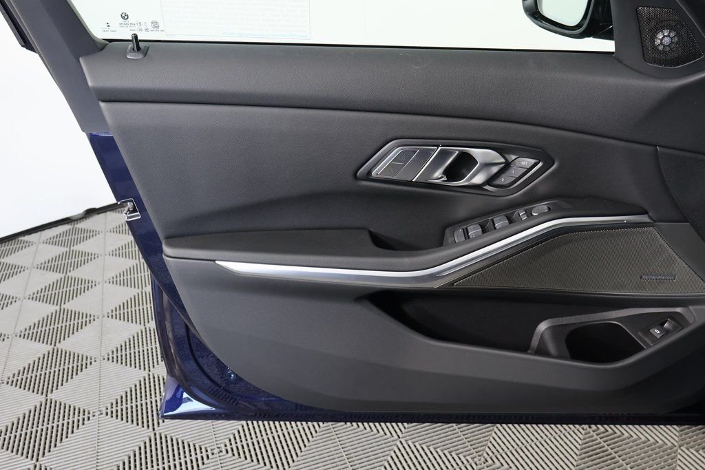 New 2026 Tanzanite Blue II Metallic BMW M340i image 7