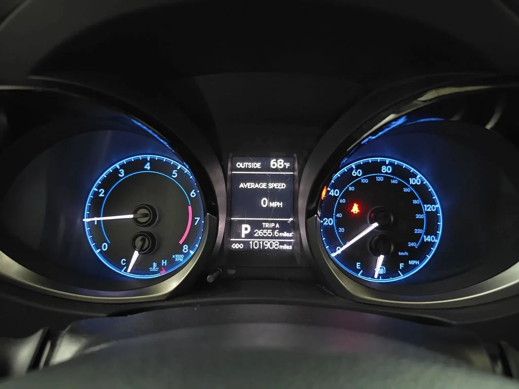 Used 2014 Classic Silver Metallic Toyota S Premium image 21