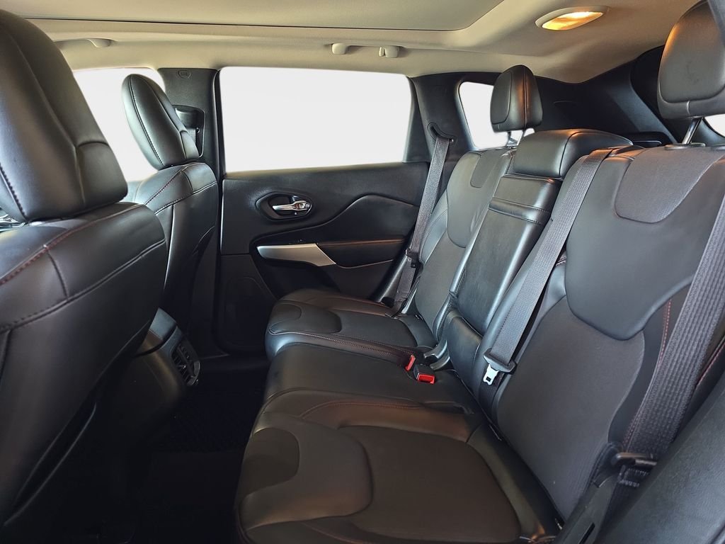 Used 2017 Red Jeep Trailhawk image 17