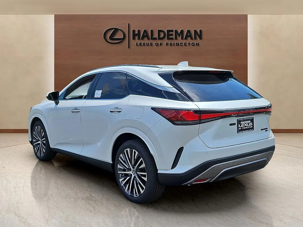 New 2026 Eminent White Pearl Lexus 350 Premium+ image 3