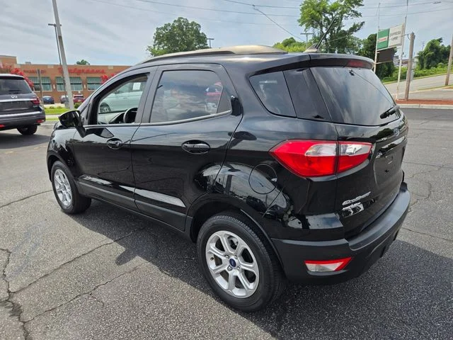 Used 2021 Black Ford SE image 5