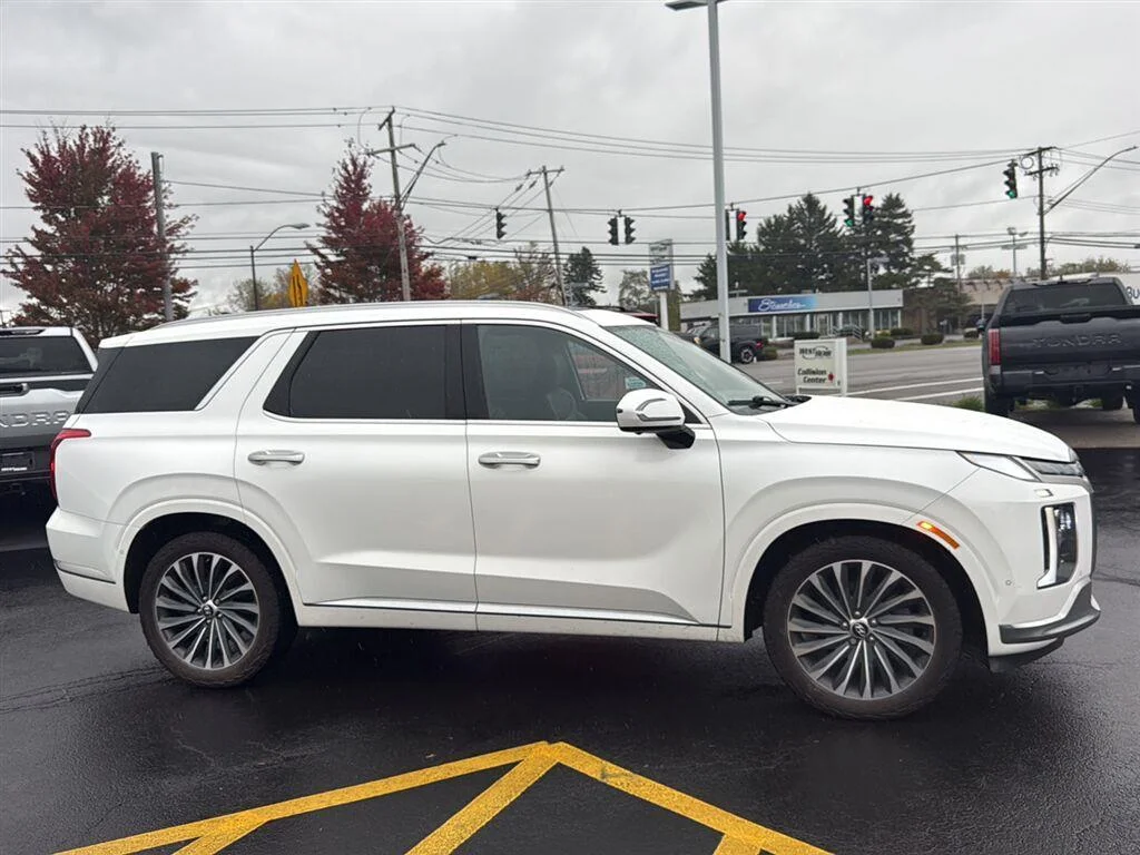 Used 2024 Hyper White Hyundai Calligraphy image 2
