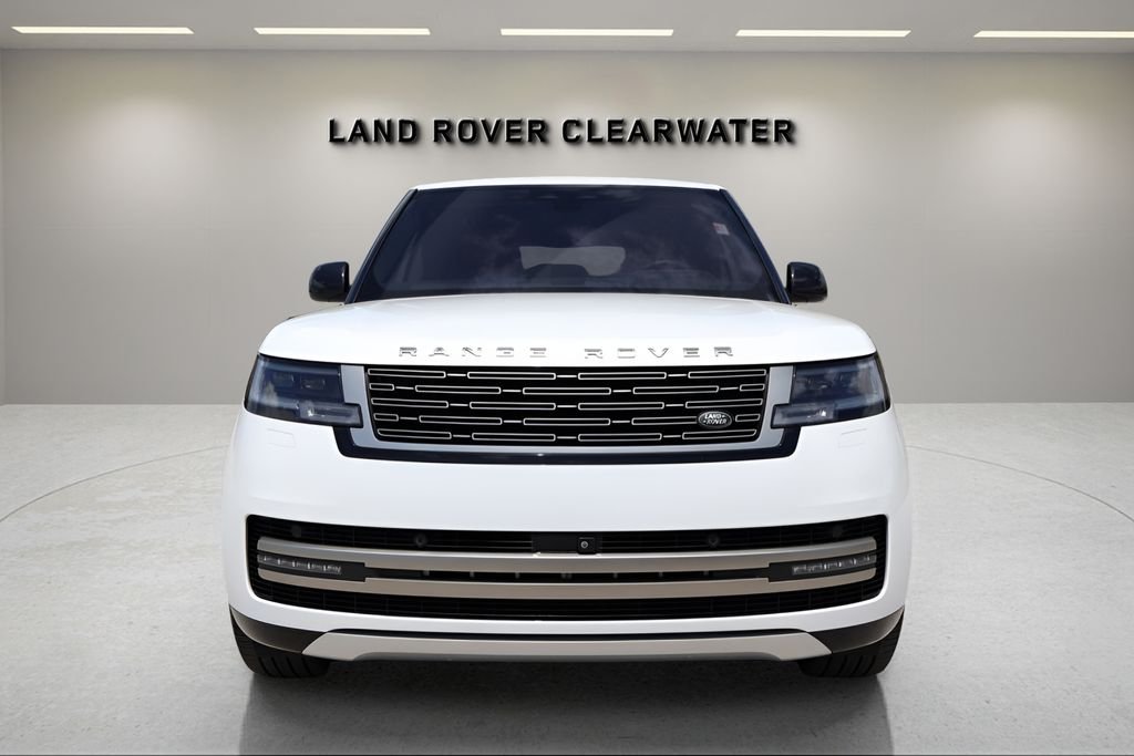 Used 2023 White Land Rover SE image 7