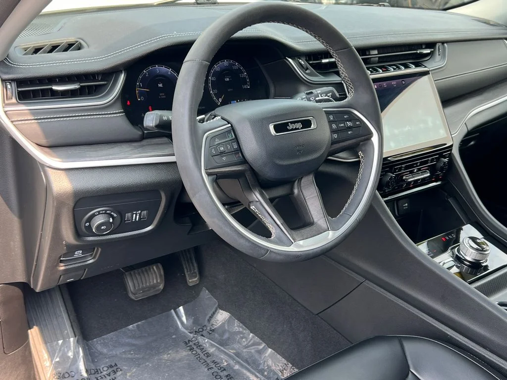 Used 2023 White Jeep Limited image 16