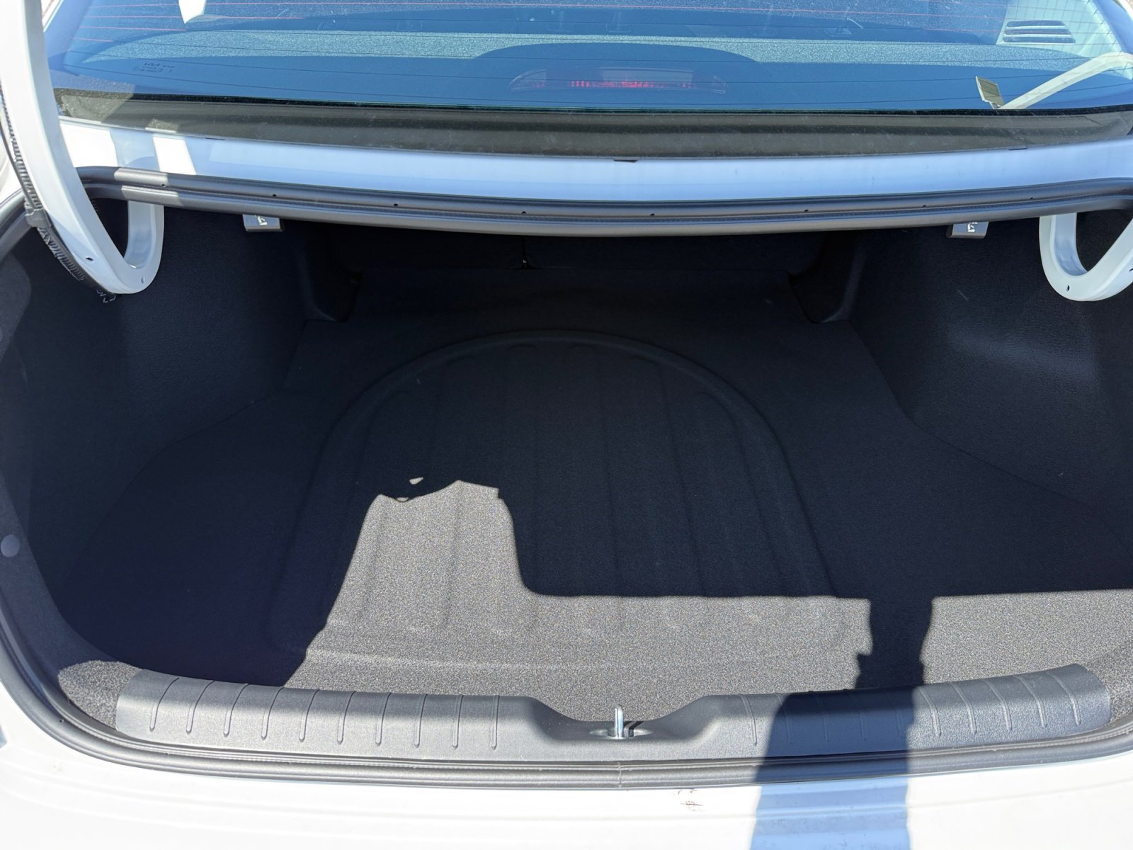 New 2026 Snow White Pearl Kia LXS image 17