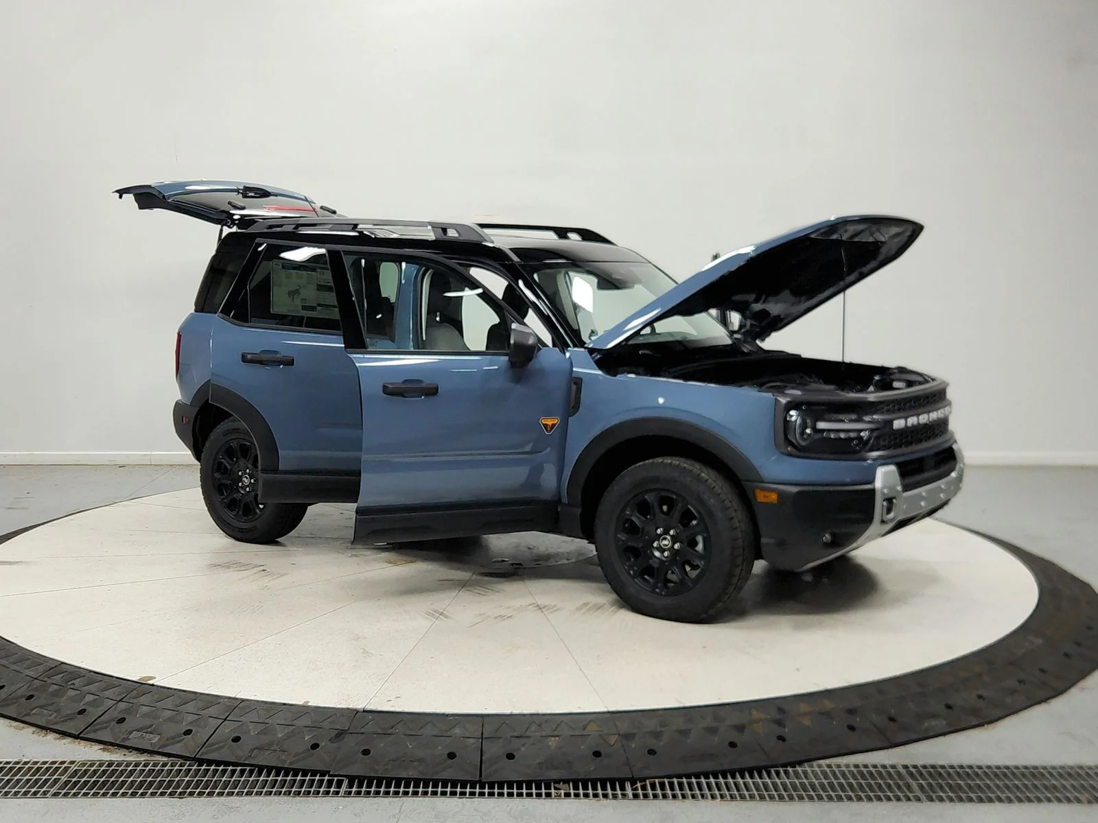 New 2026 Gray Ford Badlands image 10