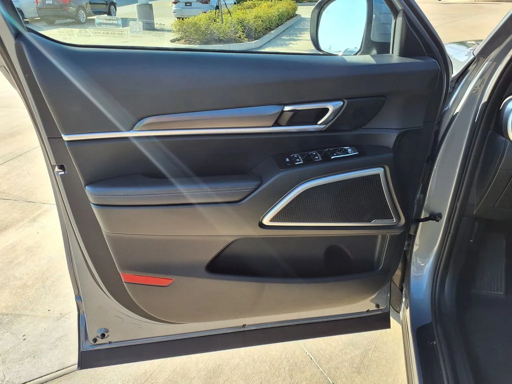 Used 2025 Silver Kia S image 15