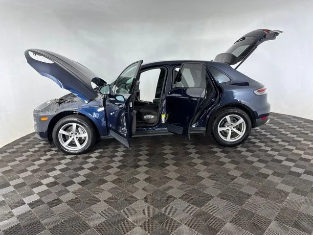 Used 2020  Porsche Base image 11
