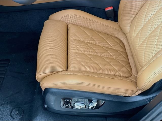 New 2026 Black Sapphire Metallic BMW xDrive40i image 20
