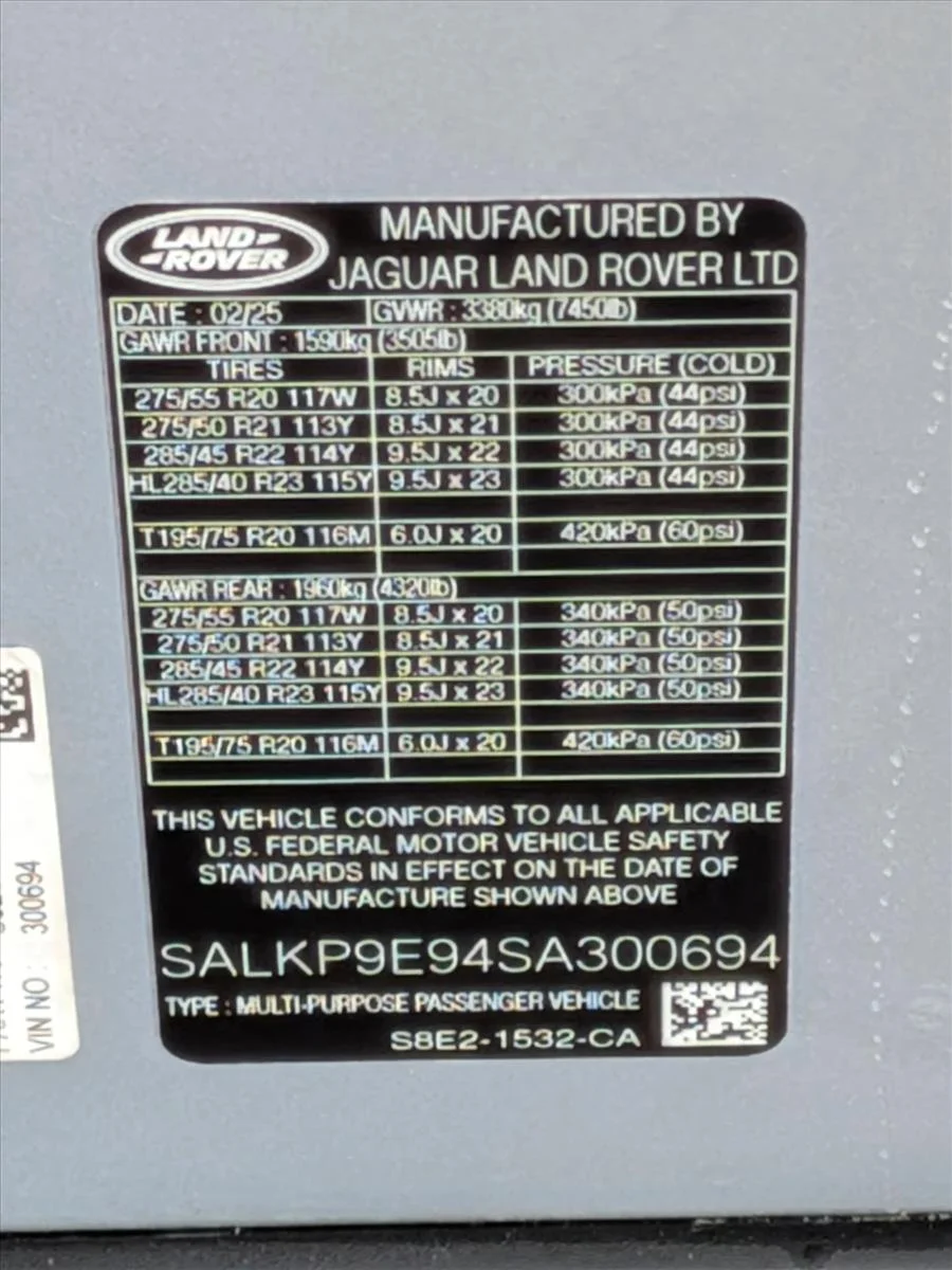 Used 2025 Hakuba Silver Metallic Land Rover SE image 26