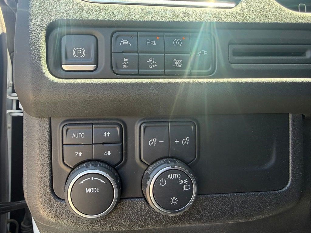 Used 2022 Summit White Chevrolet Z71 image 13