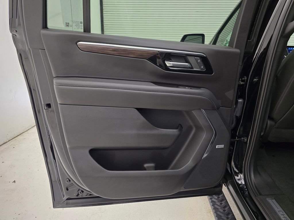 2025 Chevrolet Suburban Z71 - Photo 50