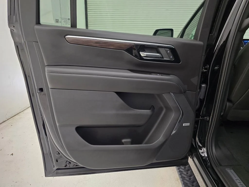 2025 Chevrolet Suburban Z71 - Photo 50