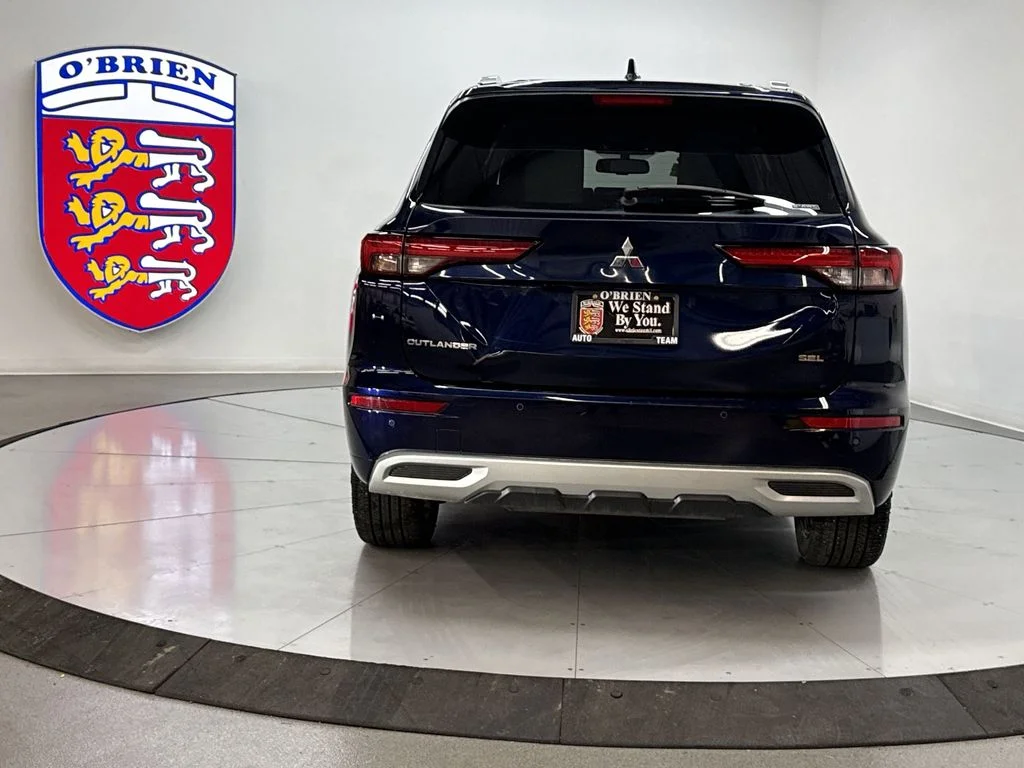 Used 2022  Mitsubishi SEL image 11