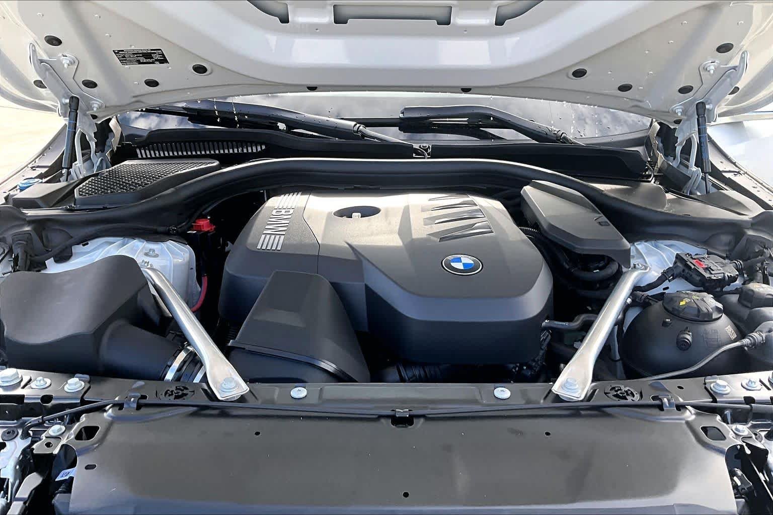 Used 2027 Mineral White Metallic BMW 530i image 16