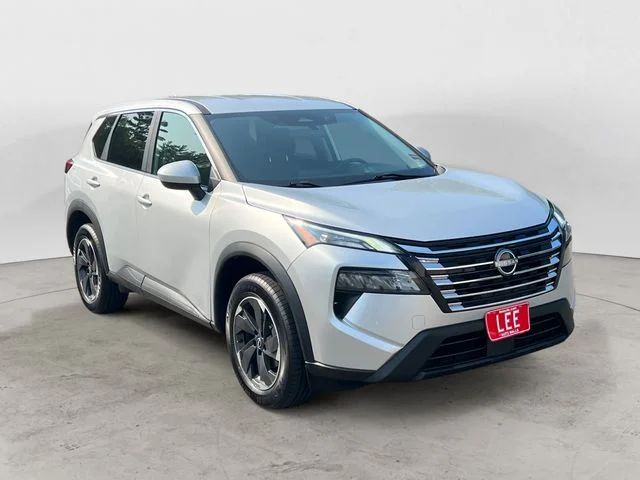 Used 2024 Silver Nissan SV image 7