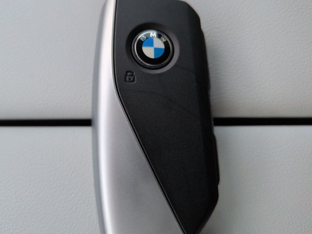 New 2026 Alpine White BMW xDrive40i image 30