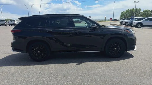 2025 Toyota Highlander LE - Photo 9