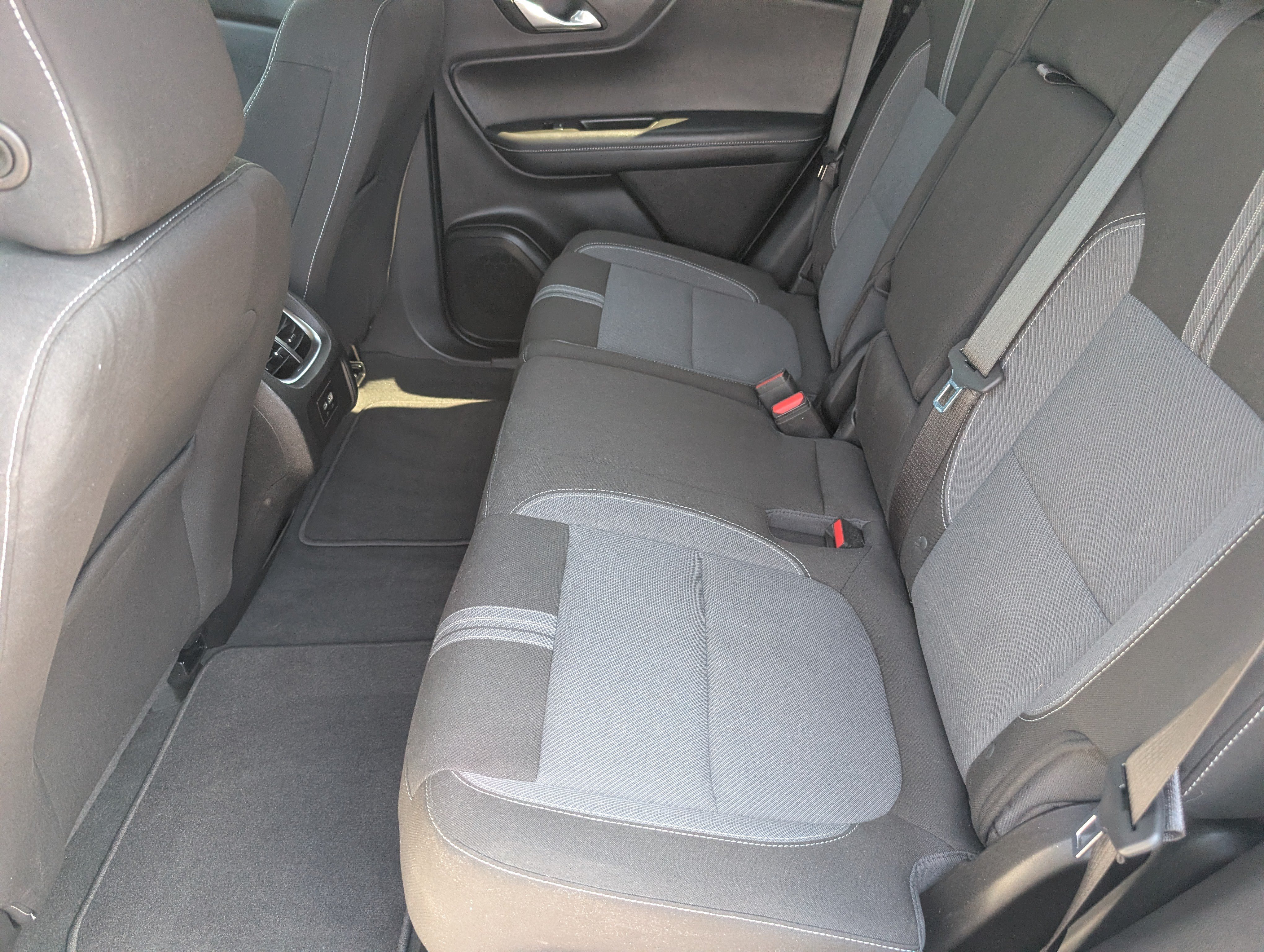 Used 2024 Summit White Chevrolet LT image 10