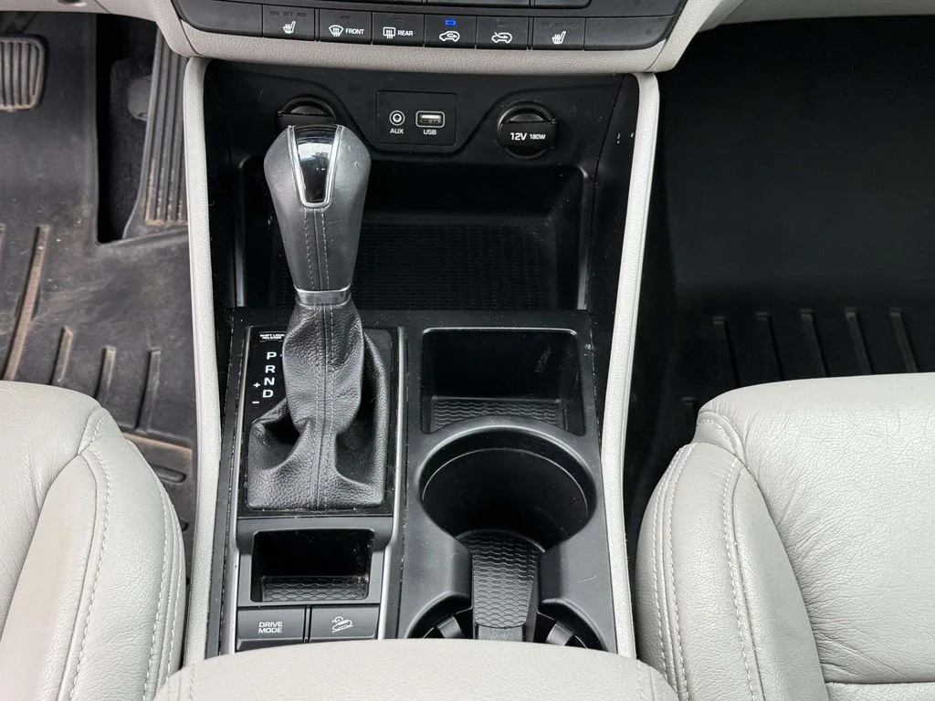 Used 2018 White Hyundai Value image 21