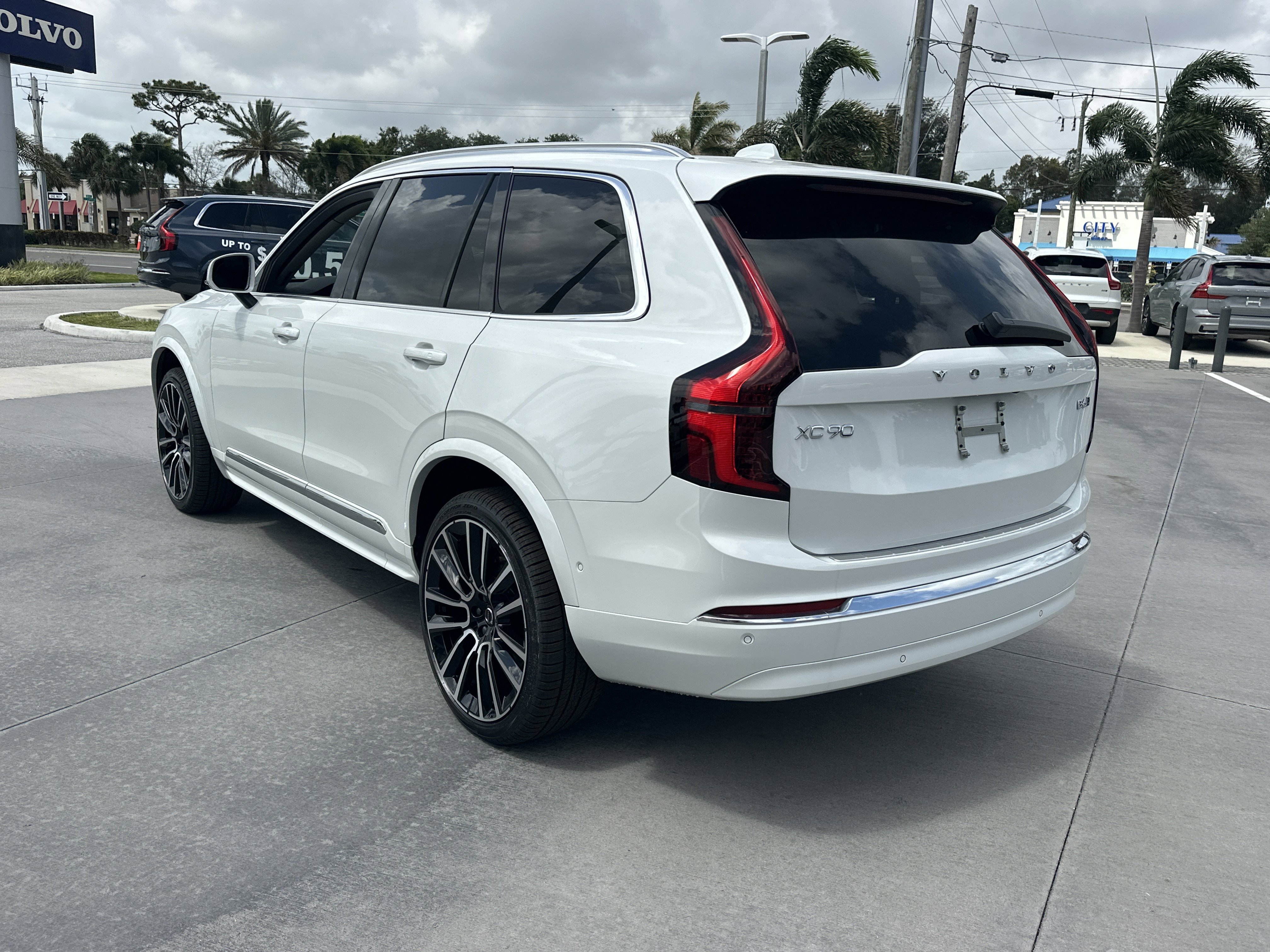 New 2026 Crystal White Volvo Plus image 8
