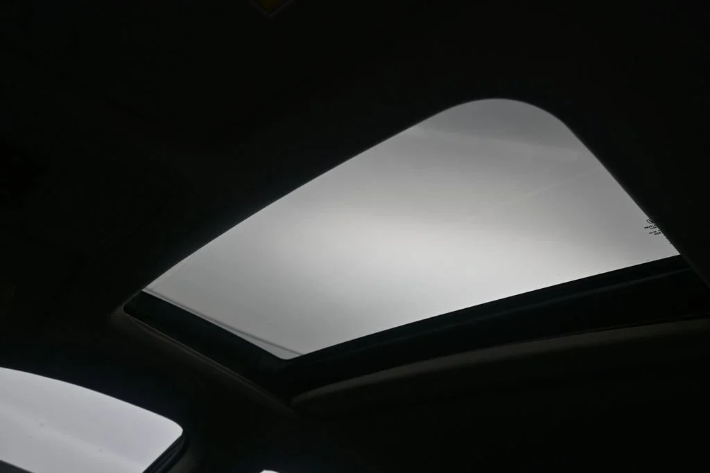 Used 2025  Honda SE image 29