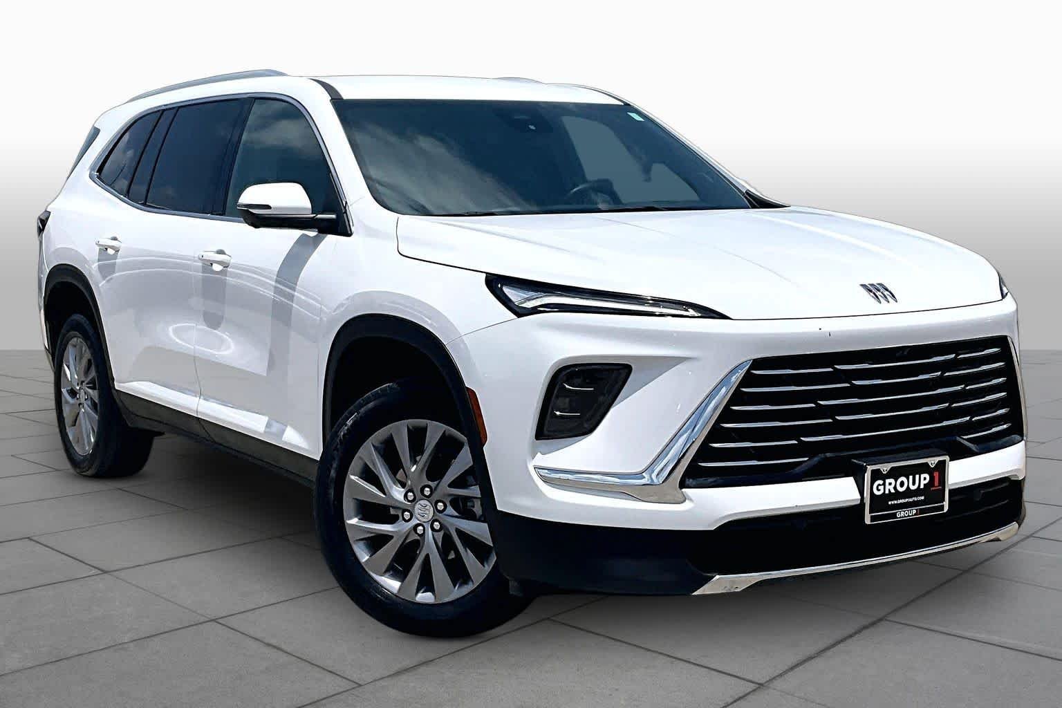 Used 2025 Summit White Buick Preferred image 3
