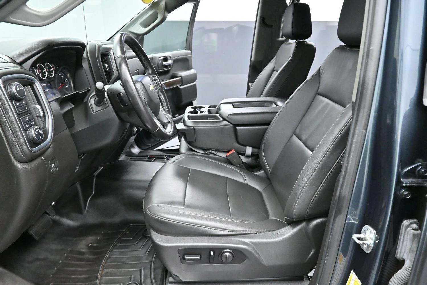 Used 2021 Shadow Gray Metallic Chevrolet LT image 12