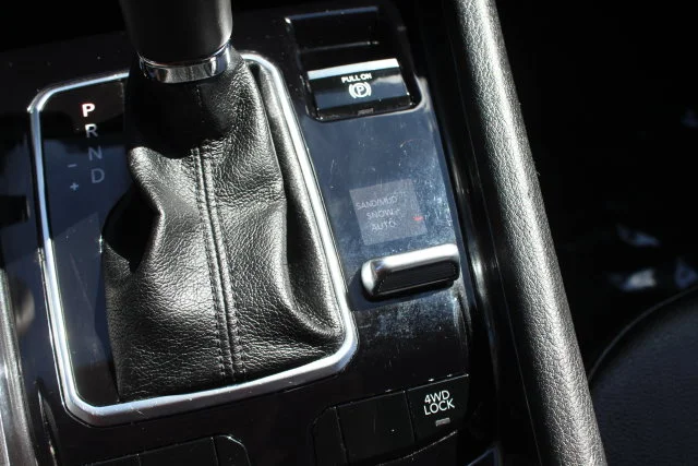 Used 2024 White Jeep Latitude image 11