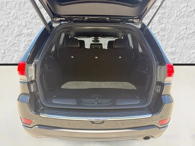 Used 2019 Diamond Black Crystal Pearlcoat Jeep Limited image 12