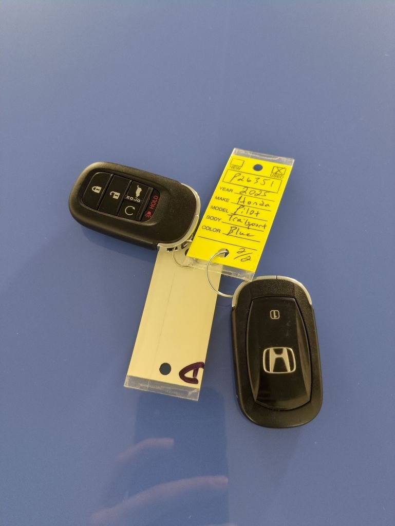 Certified Used 2025 Diffused Sky Pearl Honda TrailSport image 32