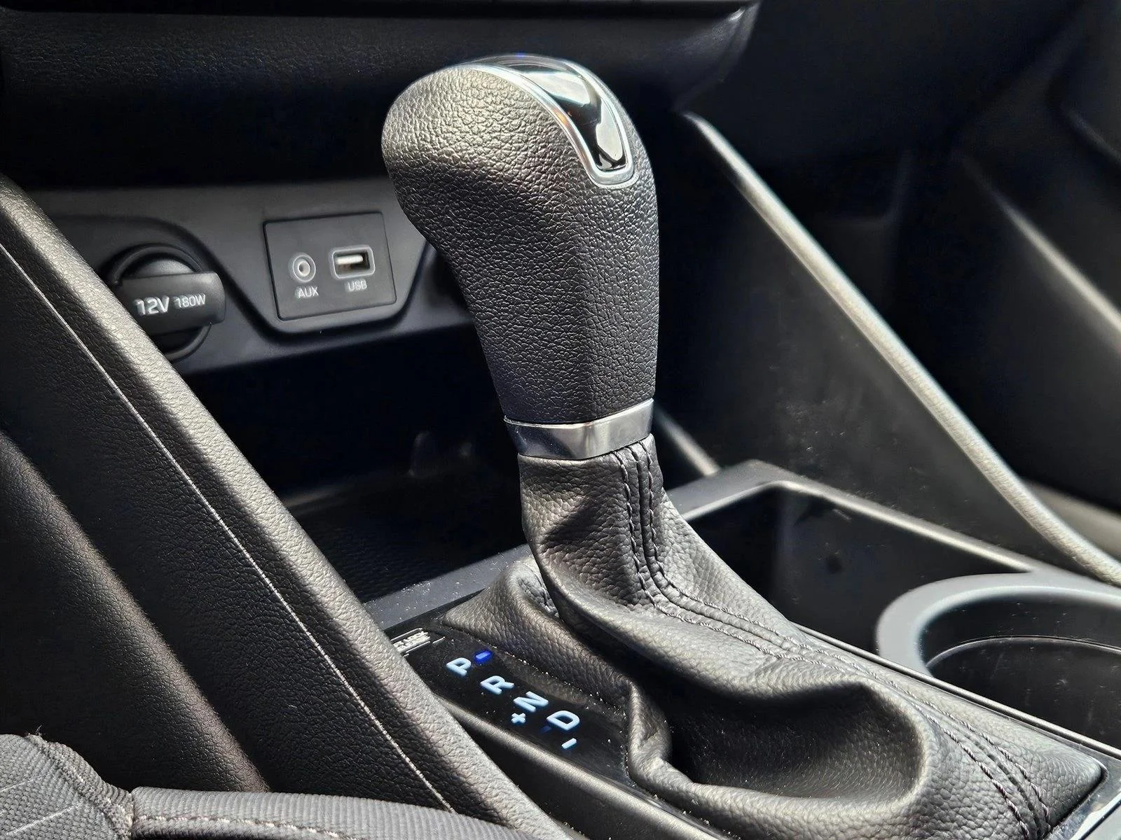 Used 2019 Dusk Blue Hyundai SE image 12