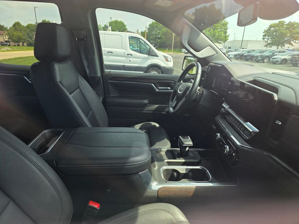 Used 2024 Onyx Black GMC SLT image 5