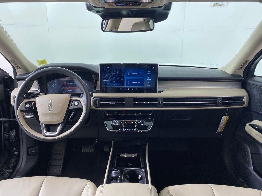 Used 2025 Black Metallic Lincoln Premiere image 3