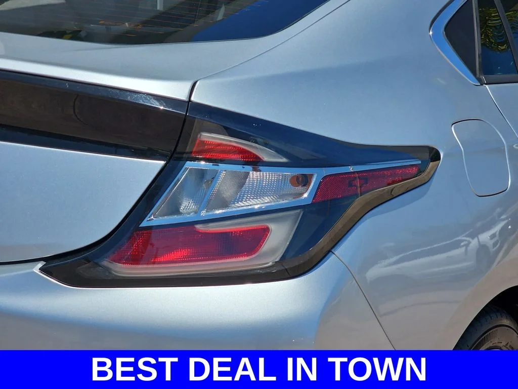 Used 2018 Silver Chevrolet Premier image 39