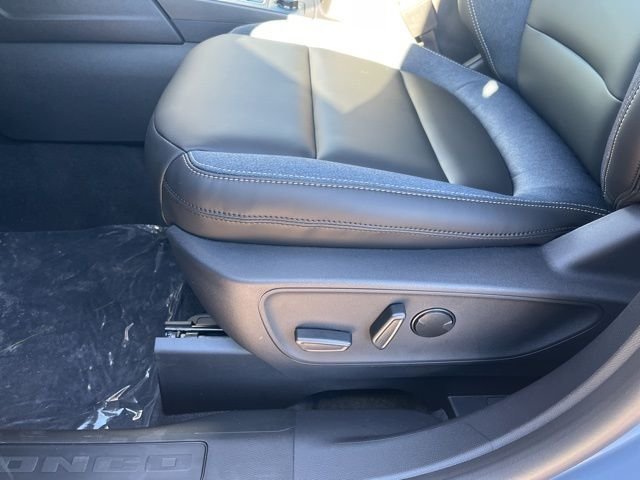 New 2025 Azure Gray Metallic Tri-Coat Ford Outer Banks image 31