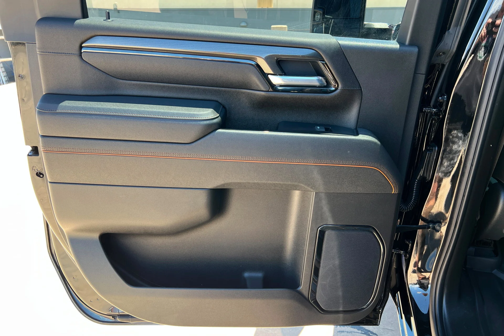Used 2025 Onyx Black GMC AT4 image 18