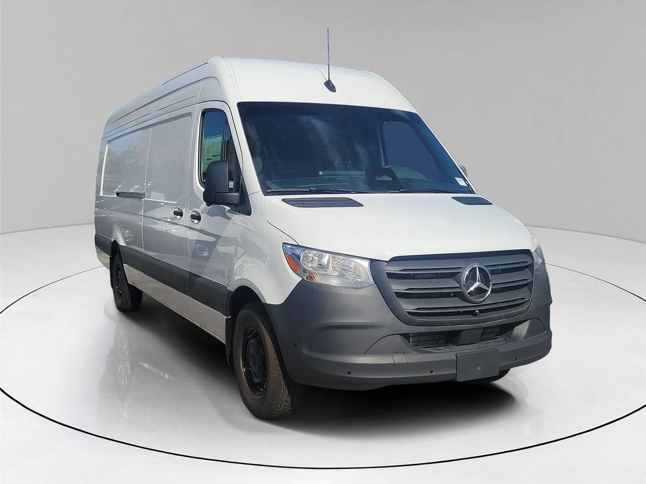 New 2026 Arctic+White Mercedes-Benz Cargo 170 WB image 3