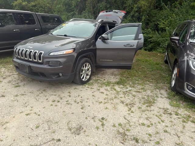 Used 2015 Gray Jeep Latitude image 1