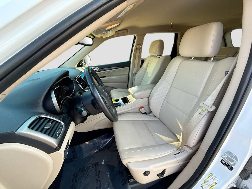 Used 2022 Bright White Clearcoat Jeep Laredo E image 20