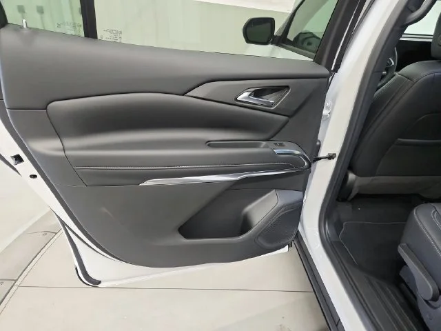 2027 Chevrolet Traverse LT - Photo 21