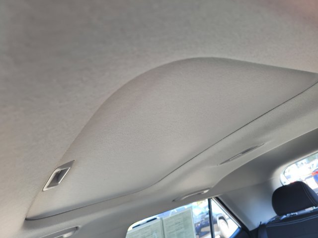 Used 2025 White Hyundai SEL image 21