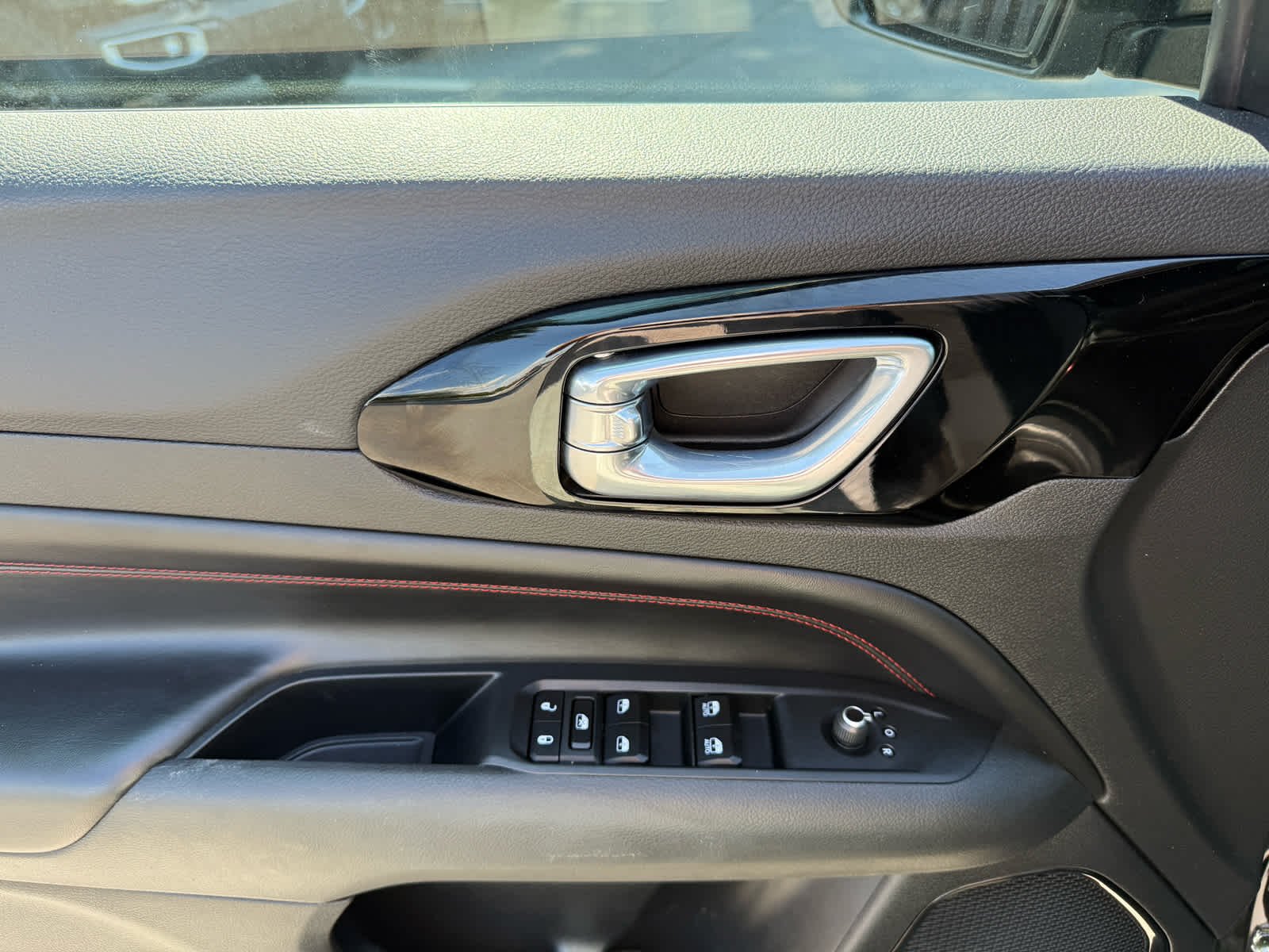Used 2024 Diamond Black Crystal Pearlcoat Jeep Trailhawk image 13