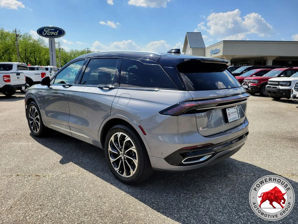 Used 2024 Gray Lincoln Reserve image 3