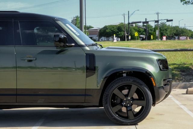 New 2026 Woolstone Green Metallic Land Rover X-Dynamic SE image 9