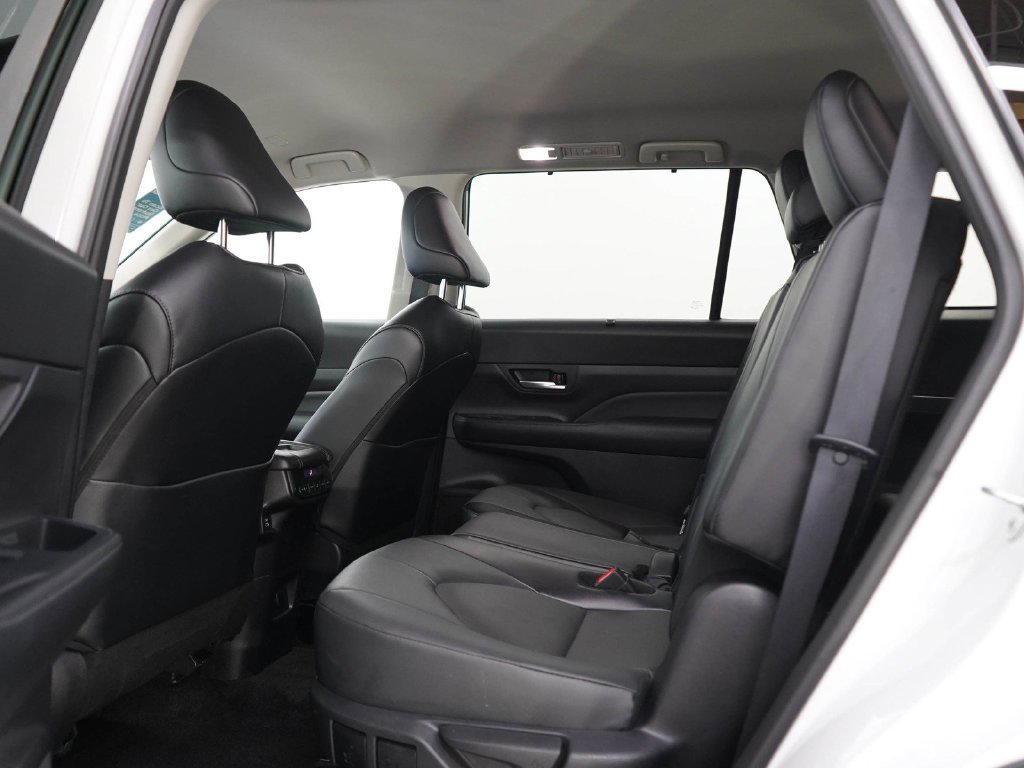 Used 2024 Pearl Toyota Xle image 19