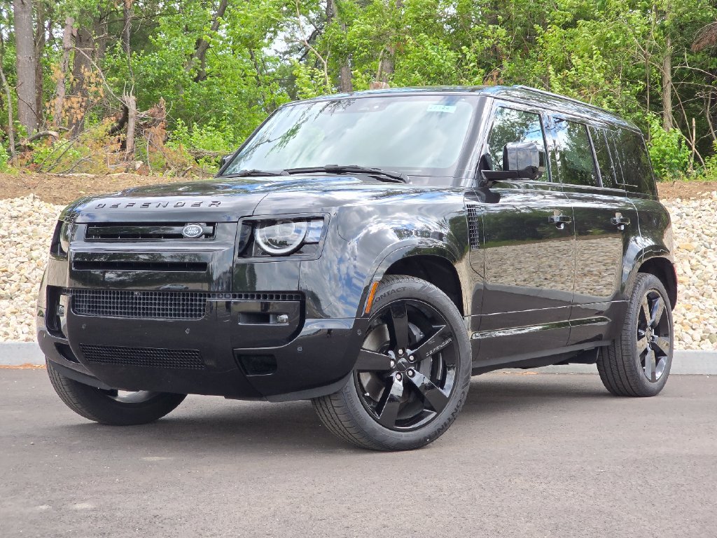 New 2026 Santorini Black Land Rover X-Dynamic se image 2