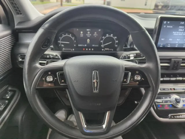 Used 2021 White Lincoln Standard image 21