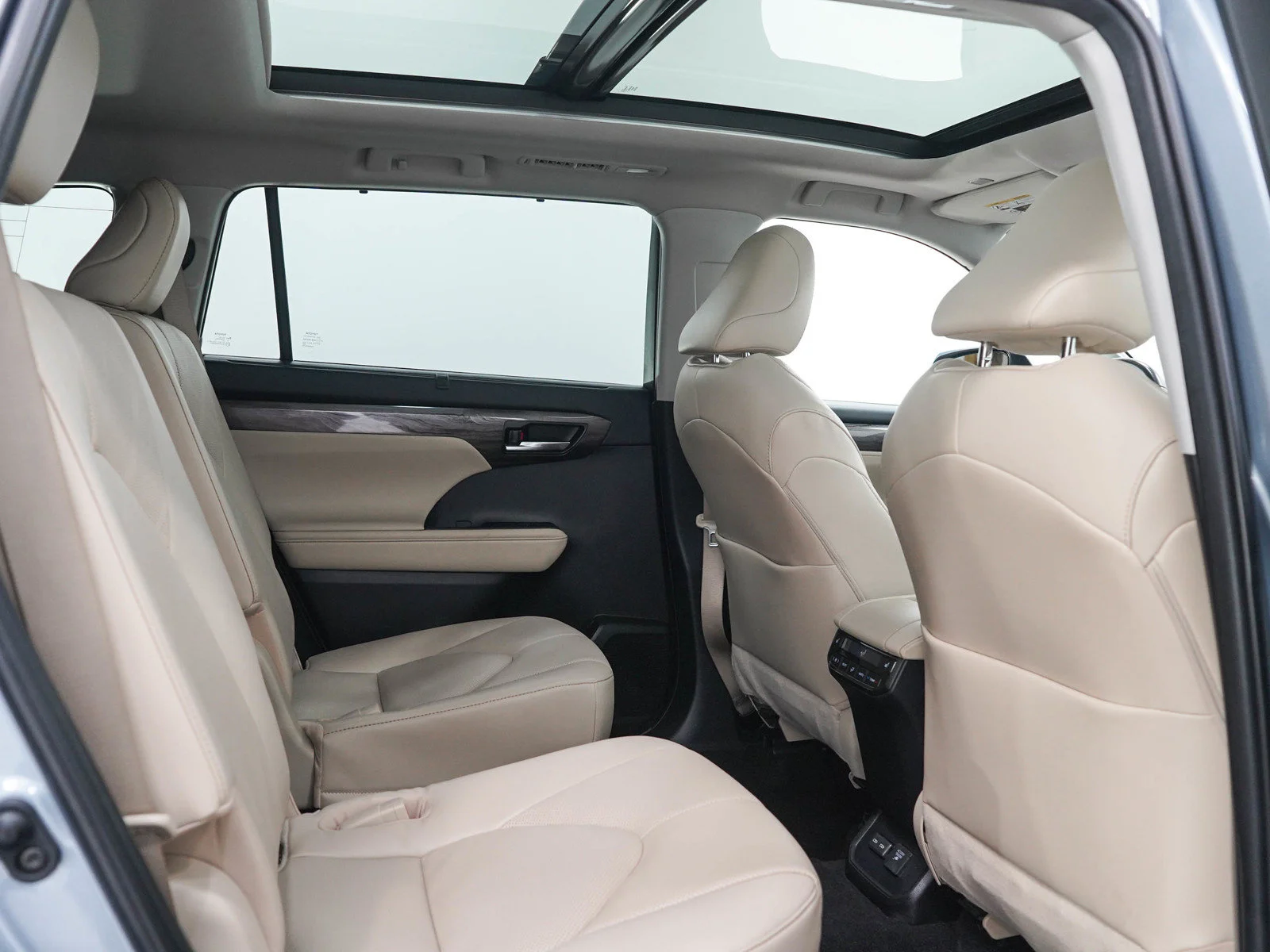 Used 2023  Toyota Hybrid Platinum image 13