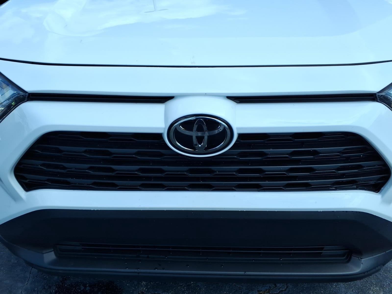 Used 2025 Ice Cap Toyota XLE image 15